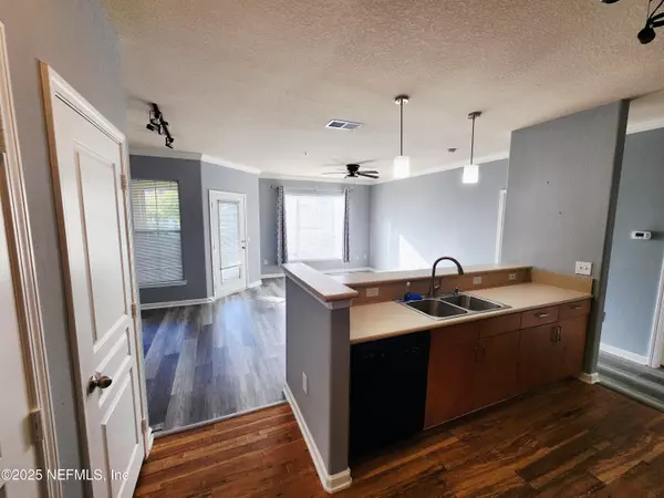 Jacksonville, FL 32216,8290 GATE Pkwy #1318