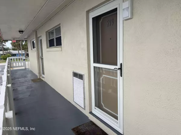 Daytona Beach, FL 32118,2901 HALIFAX AVE #219