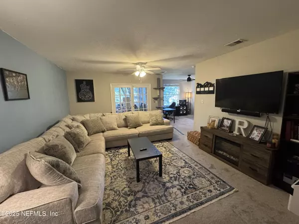 Jacksonville, FL 32217,4320 PLAZA GATE LN #302