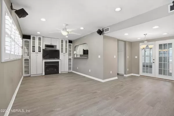 Jacksonville Beach, FL 32250,1409 4TH ST N