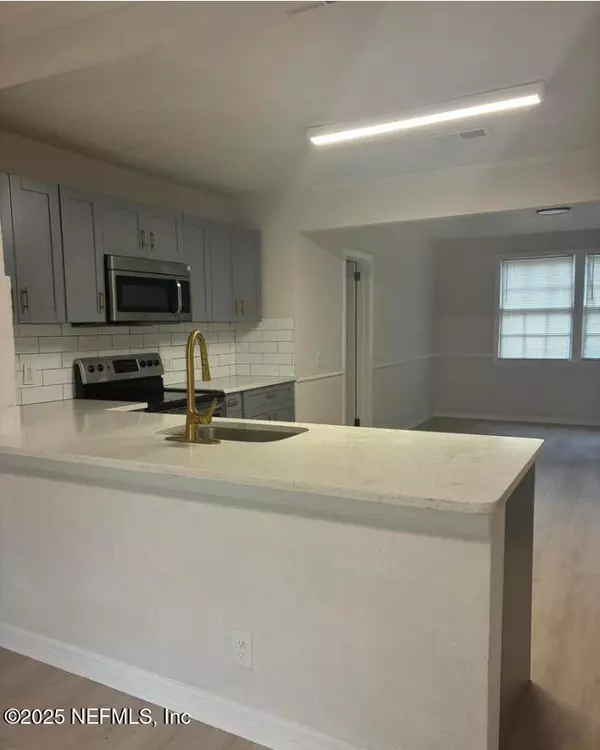 Jacksonville, FL 32254,981 MCTYRE CT