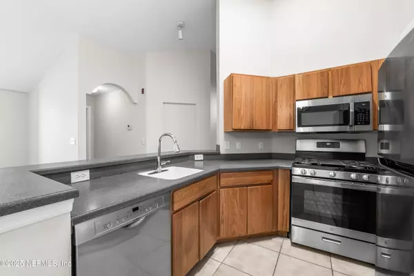 Jacksonville, FL 32224,13810 SUTTON PARK DR N #221