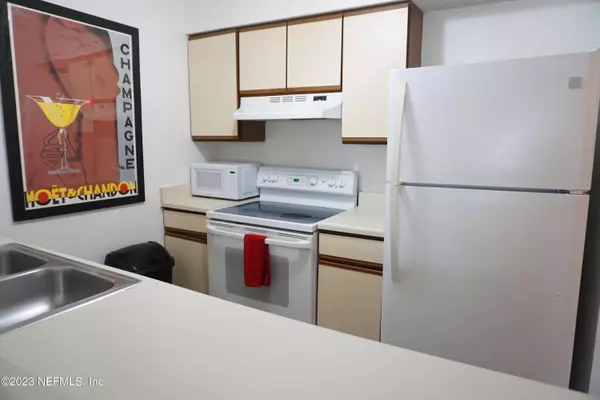 Jacksonville Beach, FL 32250,222 14TH AVE N #201D