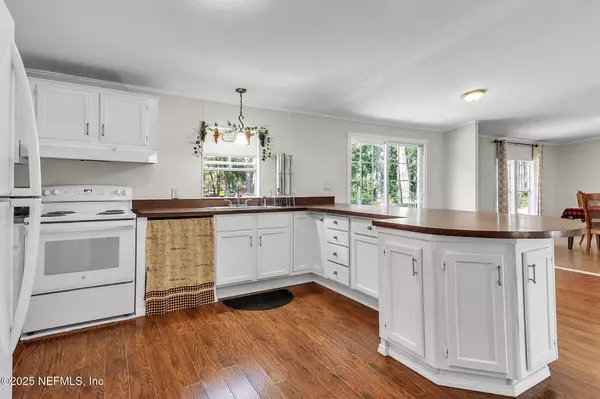 Interlachen, FL 32148,141 CHEROKEE DR