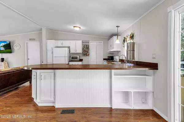 Interlachen, FL 32148,141 CHEROKEE DR