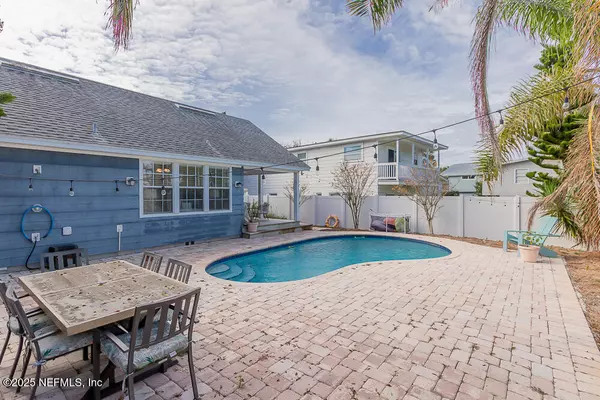 Neptune Beach, FL 32266,214 HOPKINS ST