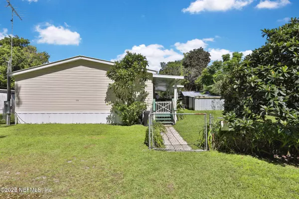 Satsuma, FL 32189,115 WALT LN