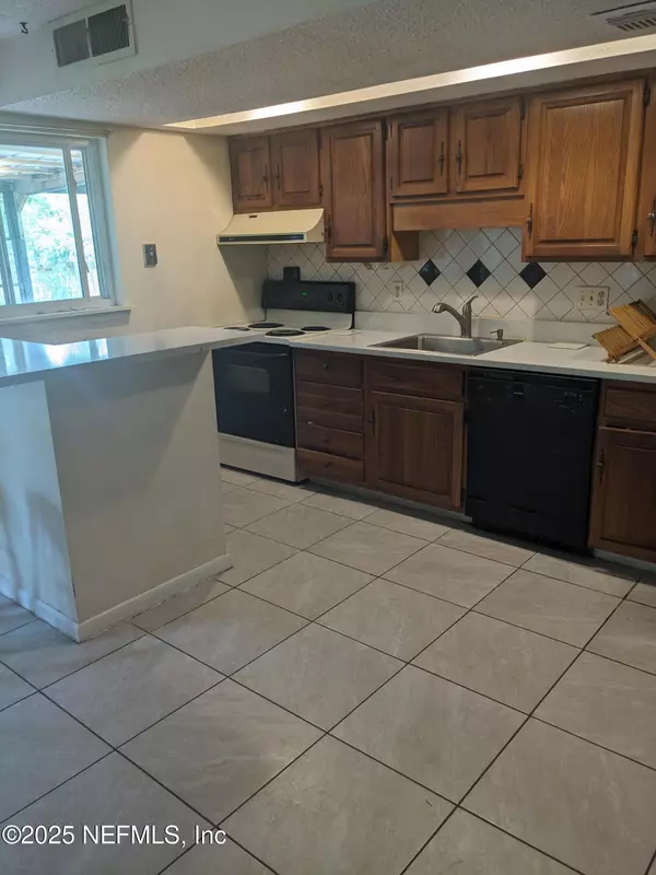 Jacksonville, FL 32257,10360 ARROWHEAD DR