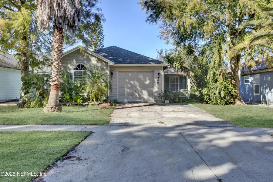 909 GAVAGAN RD, Jacksonville, FL 32233