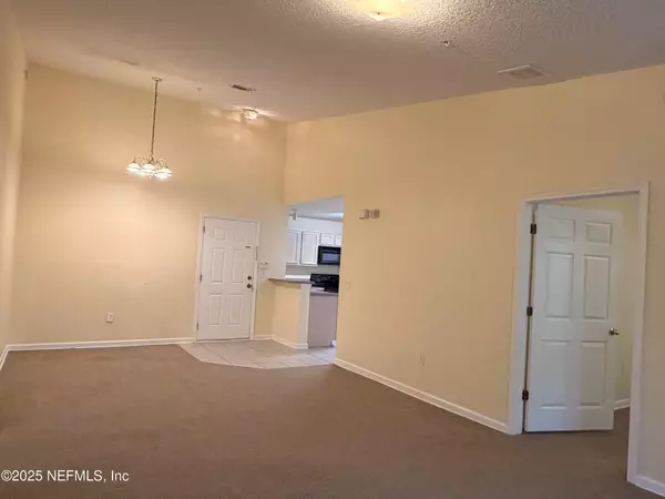 Jacksonville, FL 32277,7920 MERRILL RD #810