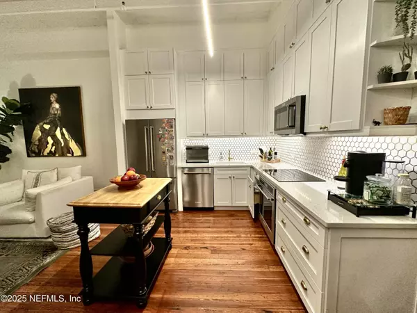 Jacksonville, FL 32202,301 E BAY ST #202