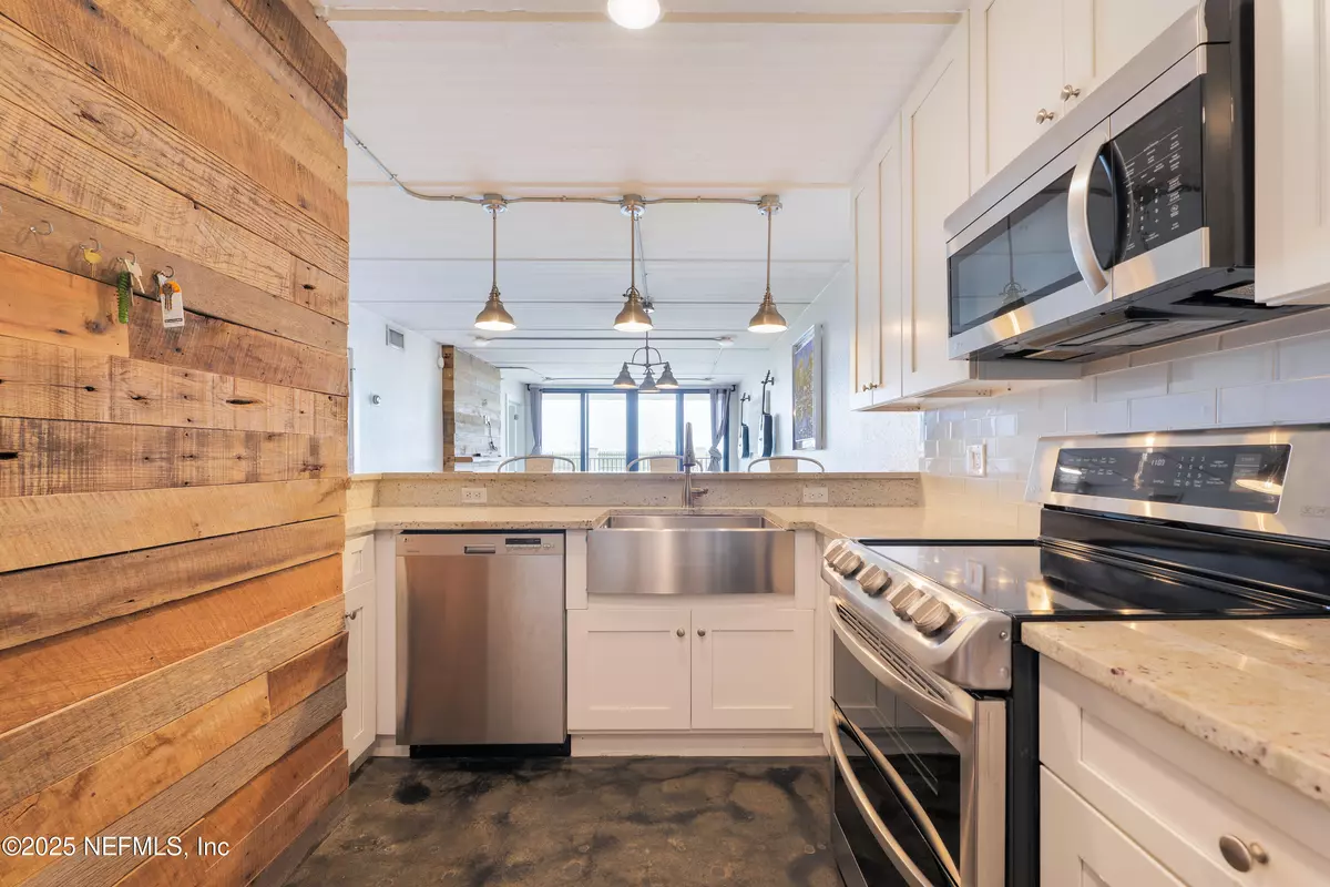 Jacksonville Beach, FL 32250,275 1ST ST S #102