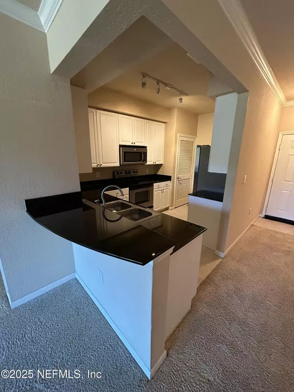 Jacksonville, FL 32216,8539 GATE Pkwy W #9423