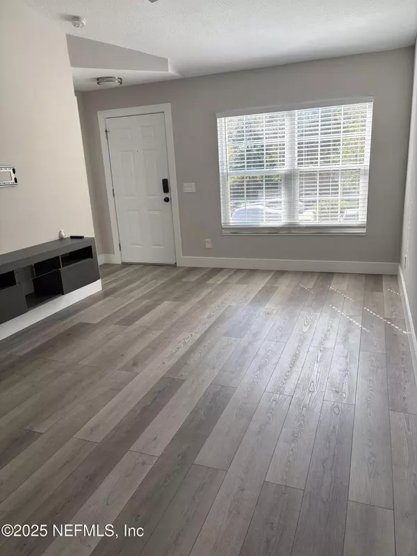 Jacksonville, FL 32224,13700 N RICHMOND PARK DR #806