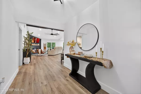 Jacksonville, FL 32223,14379 POND PL DR