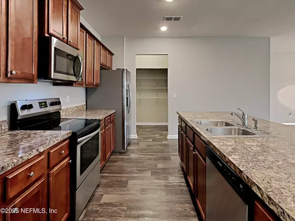 Jacksonville, FL 32211,9077 KIPPER DR