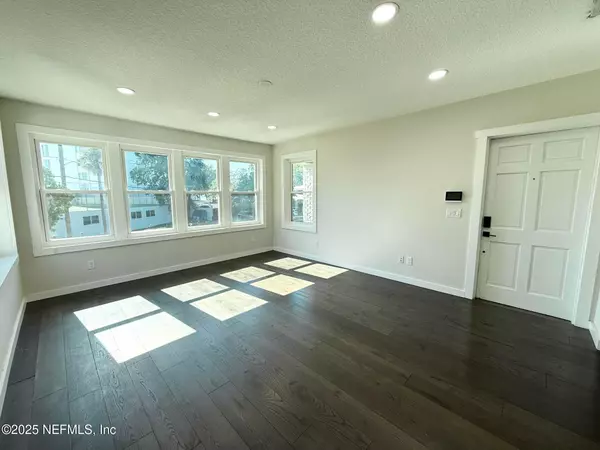 Jacksonville, FL 32204,1733 MEMORIAL PARK TER