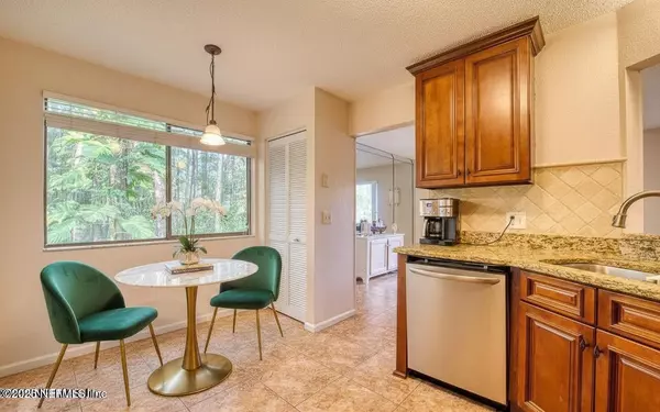 Jacksonville, FL 32257,3801 CROWN POINT RD #3082