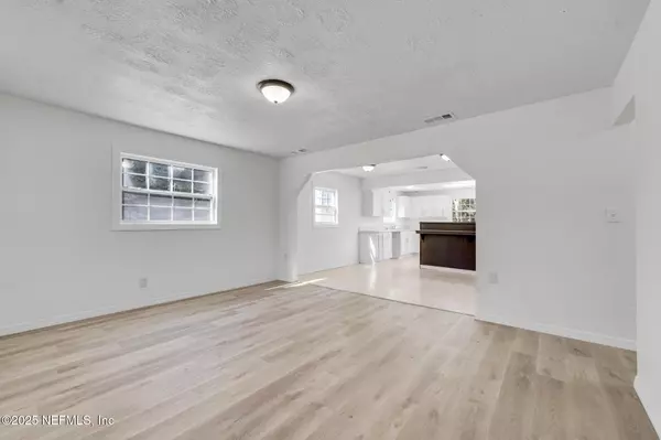 Jacksonville, FL 32218,2811 MYRTIS RD