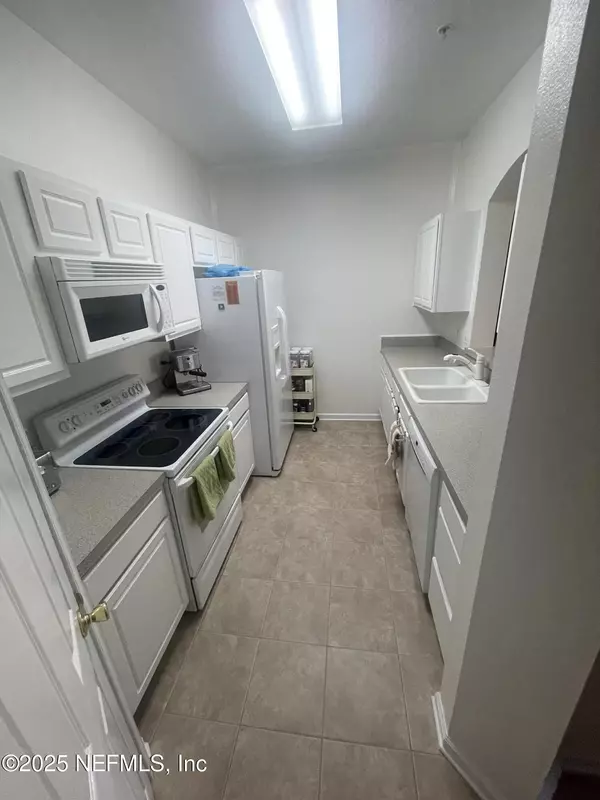 Jacksonville, FL 32256,7990 BAYMEADOWS RD E #1023