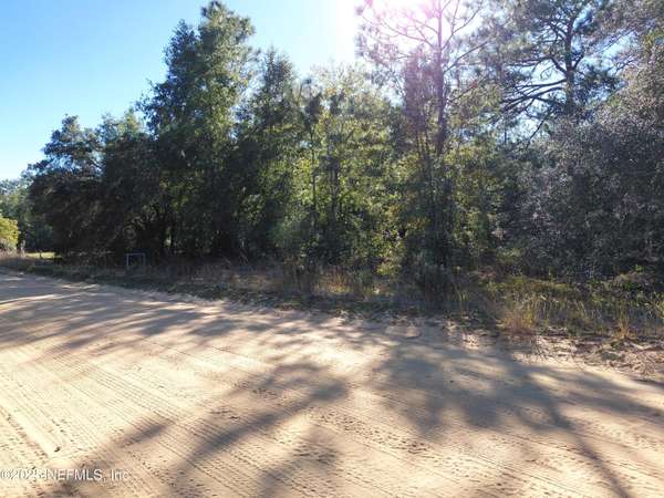 222 Hamilton AVE, Interlachen, FL 32148