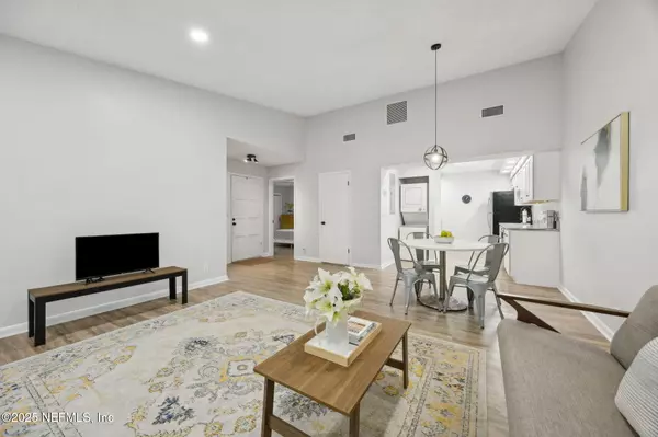 Jacksonville, FL 32257,10430 Big Tree CIR E