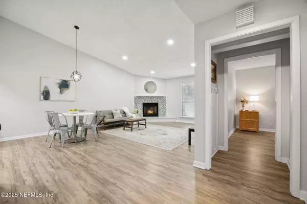 Jacksonville, FL 32257,10430 Big Tree CIR E