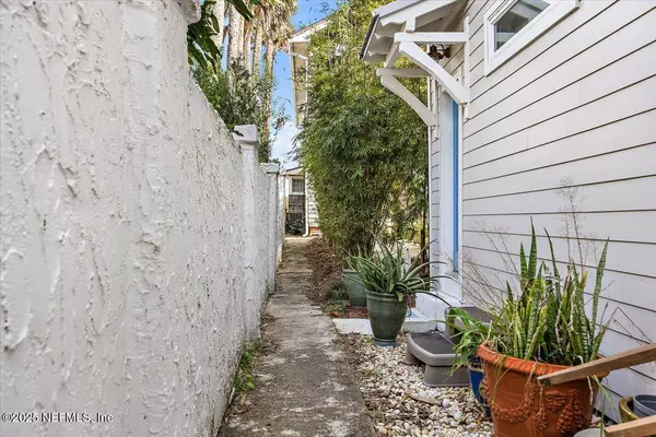 Atlantic Beach, FL 32233,517 BEACH AVE