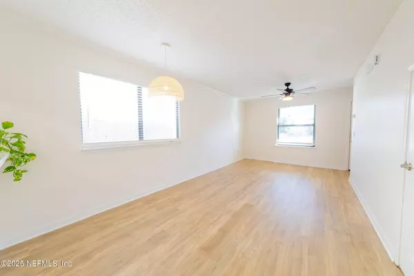 Jacksonville Beach, FL 32250,561 6TH AVE S #561