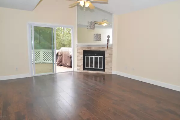 Jacksonville, FL 32257,9960 MOORINGS DR