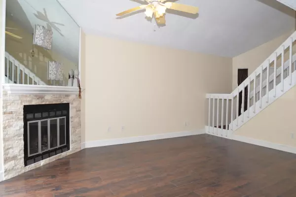 Jacksonville, FL 32257,9960 MOORINGS DR