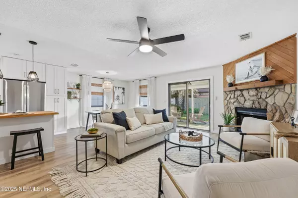 Jacksonville Beach, FL 32250,438 6TH AVE S