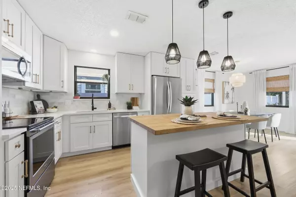 Jacksonville Beach, FL 32250,438 6TH AVE S