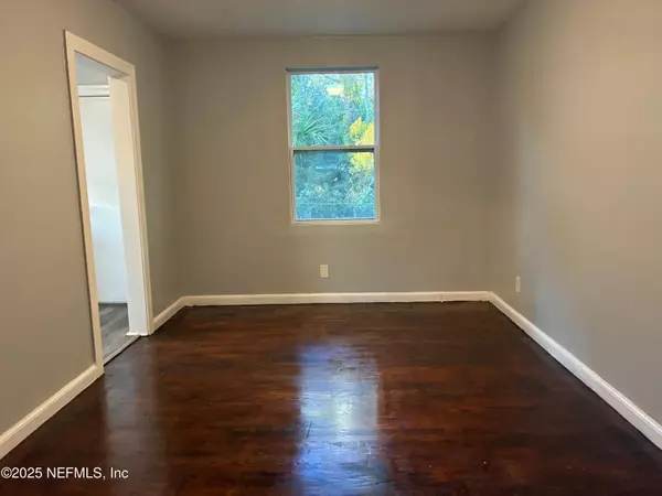 Jacksonville, FL 32209,557 CHESTNUT DR