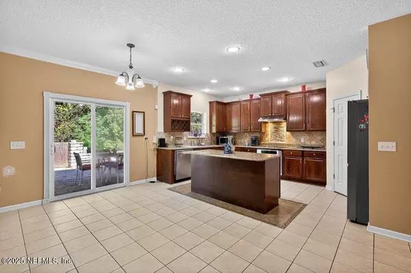 Jacksonville, FL 32218,525 HARDEEVILLE CT