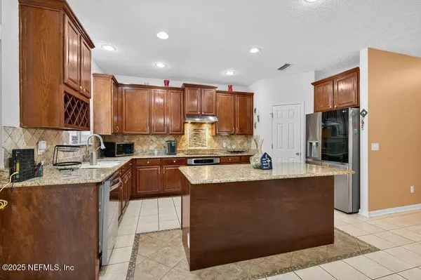 Jacksonville, FL 32218,525 HARDEEVILLE CT