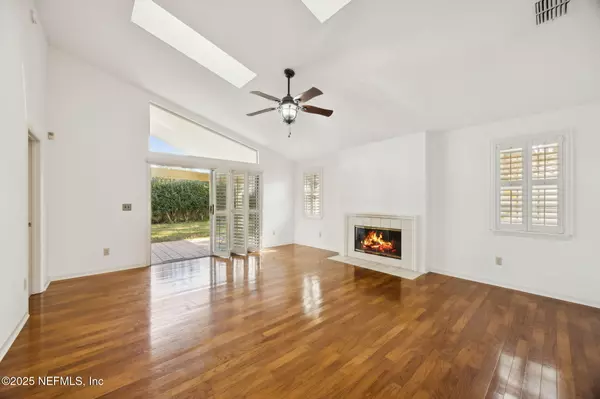 Jacksonville, FL 32217,4063 MIZNER CT