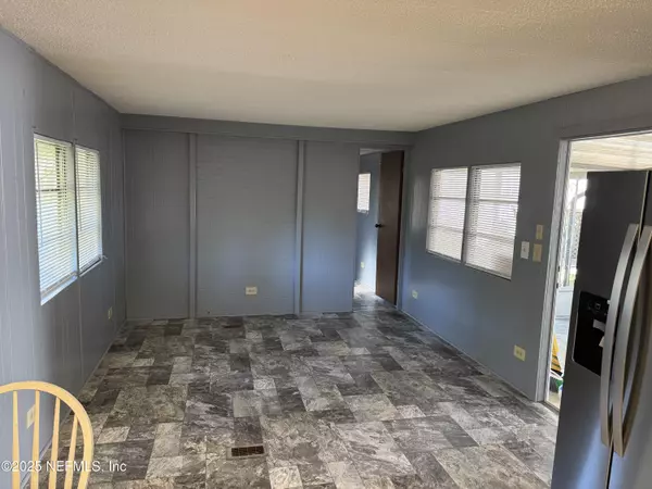 Interlachen, FL 32148,121 VENICE DR