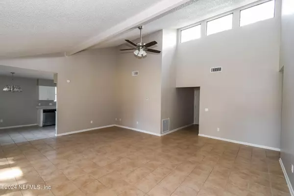 Jacksonville, FL 32257,4385 QUEENSWAY DR