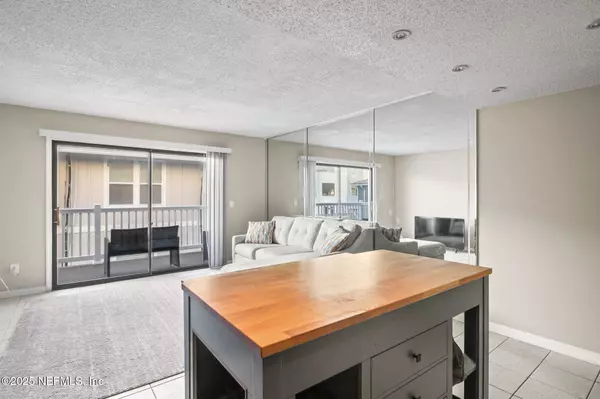 Jacksonville Beach, FL 32250,1107 1ST ST S #B