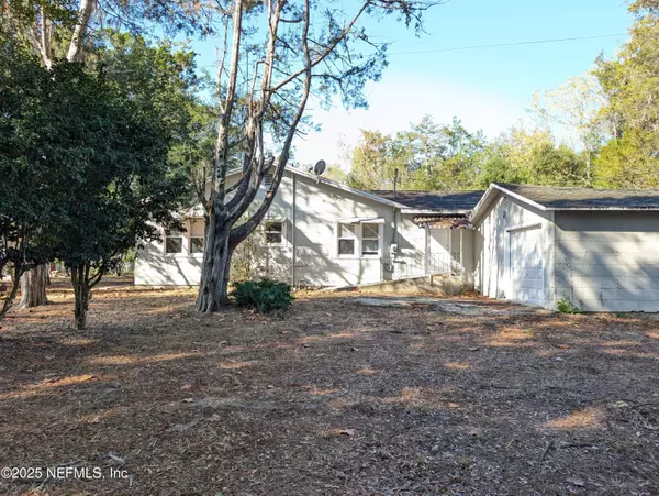 220 2ND WAY, Interlachen, FL 32148