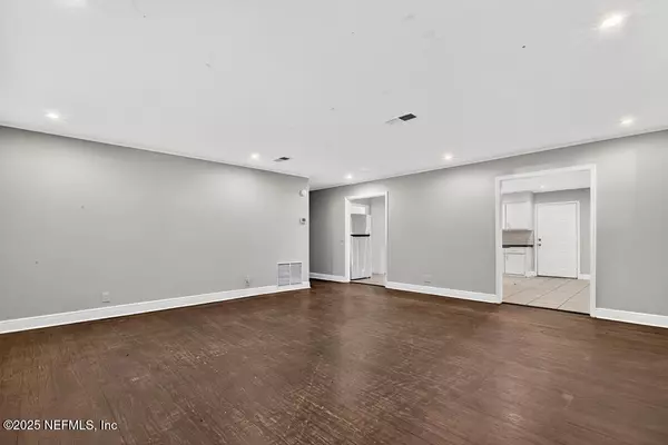 Jacksonville, FL 32220,8040 HAMMOND BLVD