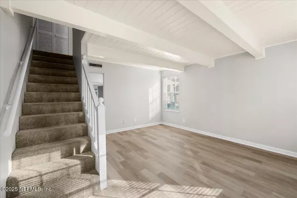 Jacksonville, FL 32210,4358 TIMUQUANA RD #208