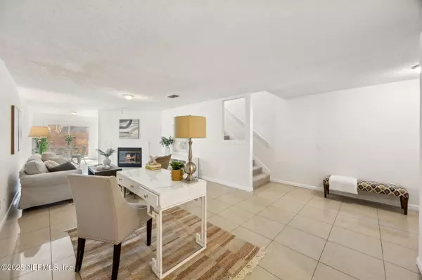 Jacksonville, FL 32257,4028 LAURELWOOD DR