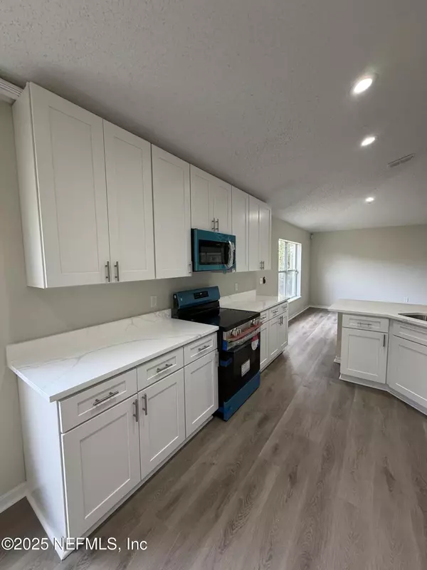 Jacksonville, FL 32218,4098 BROAD CREEK LN