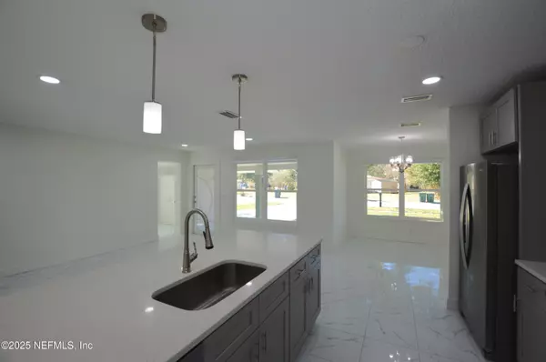 Jacksonville, FL 32246,1945 INDIES DR E