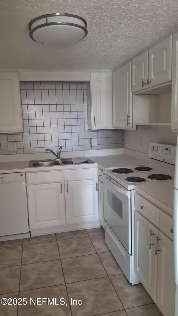 Jacksonville, FL 32277,3401 TOWNSEND BLVD