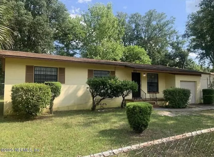 3962 WINTON DR, Jacksonville, FL 32208