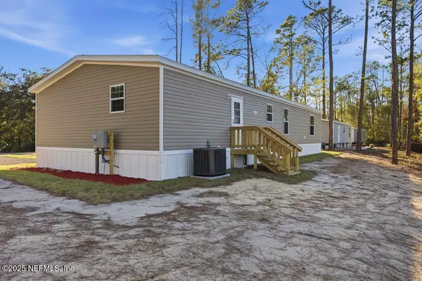 Interlachen, FL 32148,156 WALLACE ST