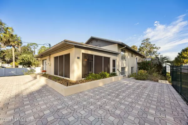 Crescent City, FL 32112,200 PARADISE LN